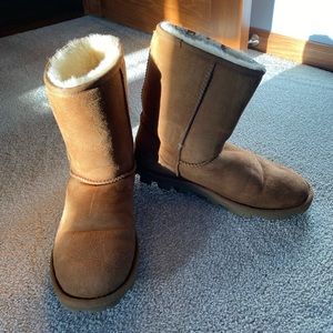 UGG Classic short women’s winter boot